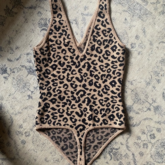 Abercrombie and Fitch knit leopard print bodysuit XS - Picture 2 of 6